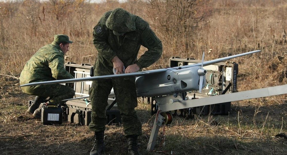 Russian soldiers are preparing to launch a drone. Illustrative photo