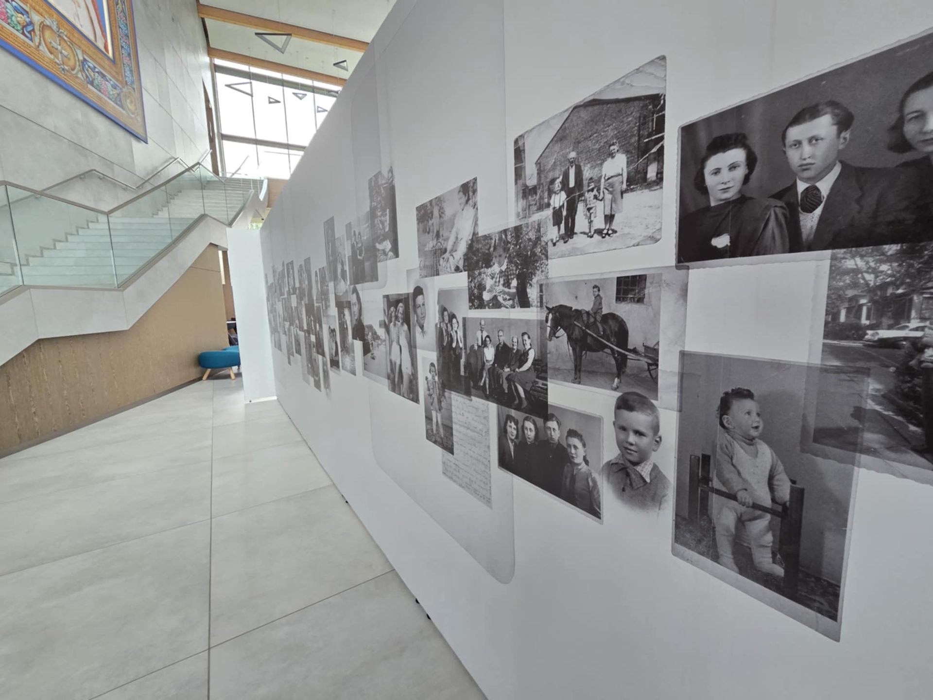 Zdjęcia na wystawie w muzeum redemptorystów