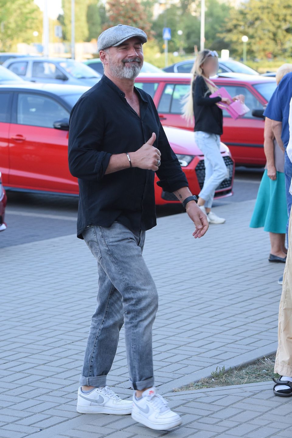 Jacek Kopczyński przybył na premierę z nową partnerką