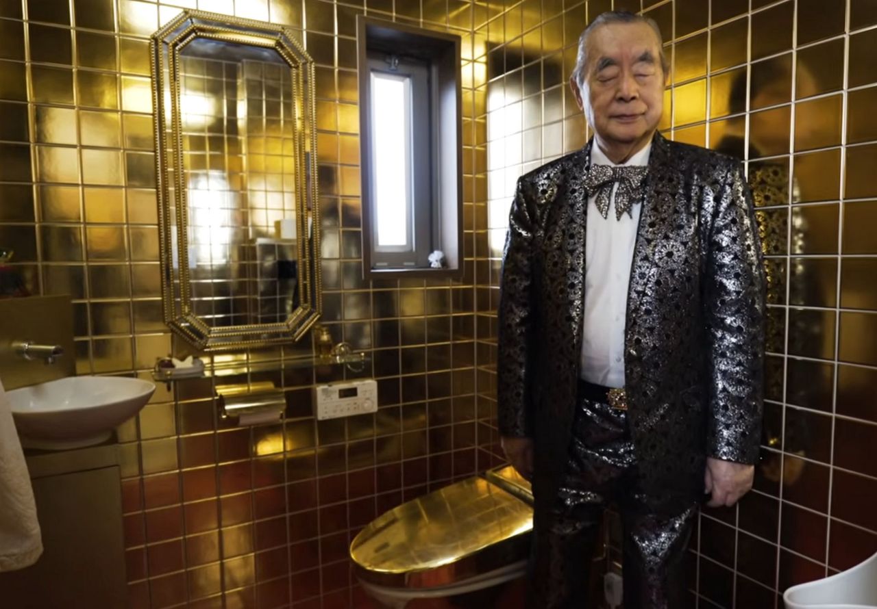 Wyłożona złotem łazienka w domu Yoshirō Nakamatsu