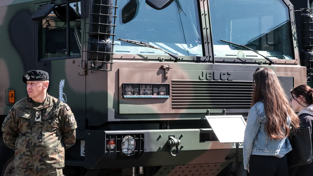 WARSAW, MAZOWIECKIE, POLAND - 2025/05/07: Visitors look at Jelcz truck as they attend the 7th Defence24Days, defence industry exhibition in PGE Narodowy in Warsaw, the capital of Poland. The Exhibition presents most modern solutions and technologies in military industry. Minister of Defence Wladysaw Kosiniak Kamysz announced Poland aims to spend 4.7 percent of Polish Gross Domestic Product (GDP) in 2025 on military defence. (Photo by Dominika Zarzycka/SOPA Images/LightRocket via Getty Images)