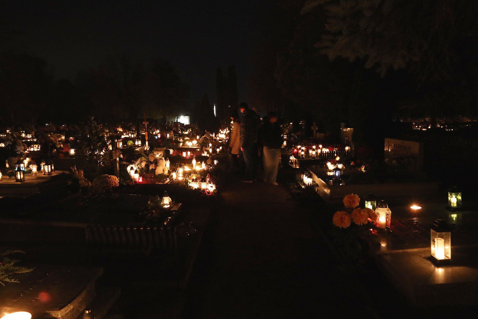 Spacer po cmentarzach w Śremie