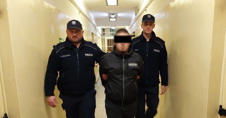 Chełm: Pościg w Wólce Okopskiej. Volvo uderzyło w radiowóz, policjanci znaleźli narkotyki