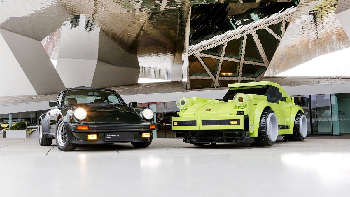 Replika z oryginałem. Różnice widać gołym okiem.