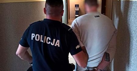 Częstochowa. Napadł na sklep. Groził sprzedawcy i świadkowi bronią