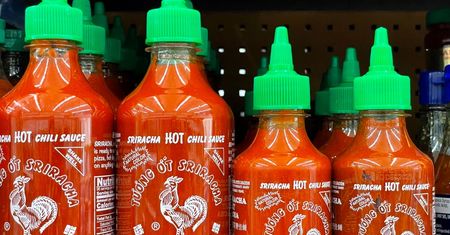 Cena Srirachy wystrzeliła. Butelka sosu za 60 dol., bo brakuje papryczek chili