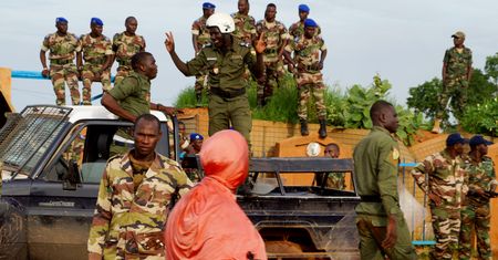"Wejdziemy z wojskiem do Nigru". Zaskakujące reakcja ludzi w Niamey
