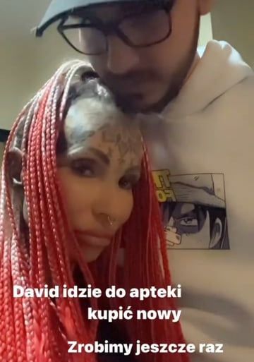 Adrianna Eisenbach robi test ciążowy