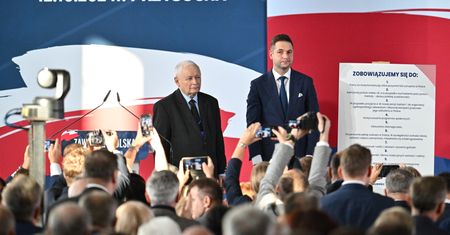 Zmiany w PiS. Kaczyński "eliminuje zagrożenia"