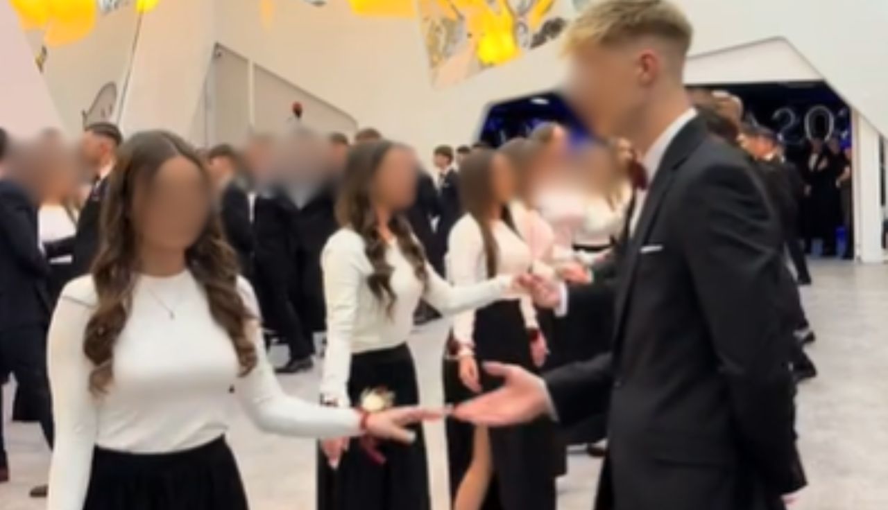 Nagranie ze studniówki podbija sieć. Wszyscy patrzą na jedno