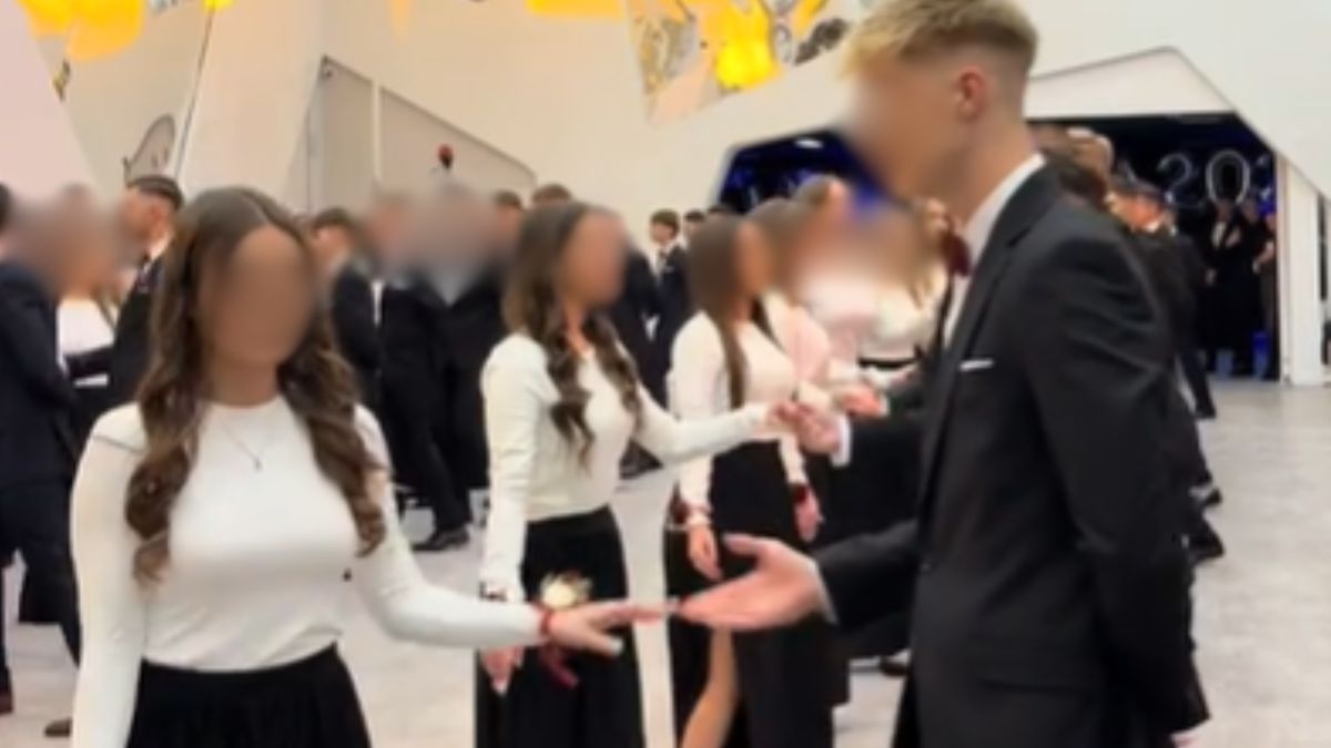 Nagranie ze studniówki obiega sieć.