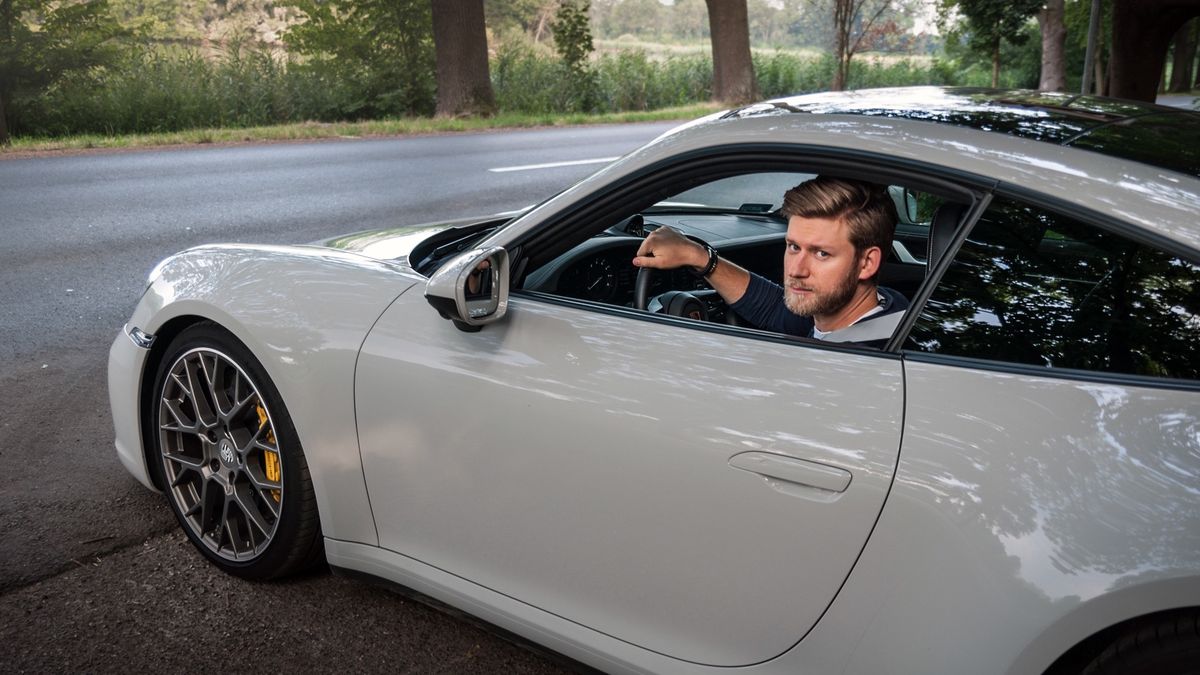 Mariusz Zmysłowski w Porsche 911 (992)