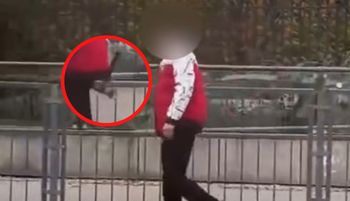 Pokazali, co miał w dłoni. Nagranie z Warszawy obiega sieć