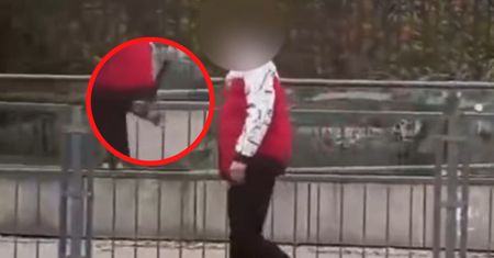 Pokazali, co miał w dłoni. Nagranie z Warszawy obiega sieć