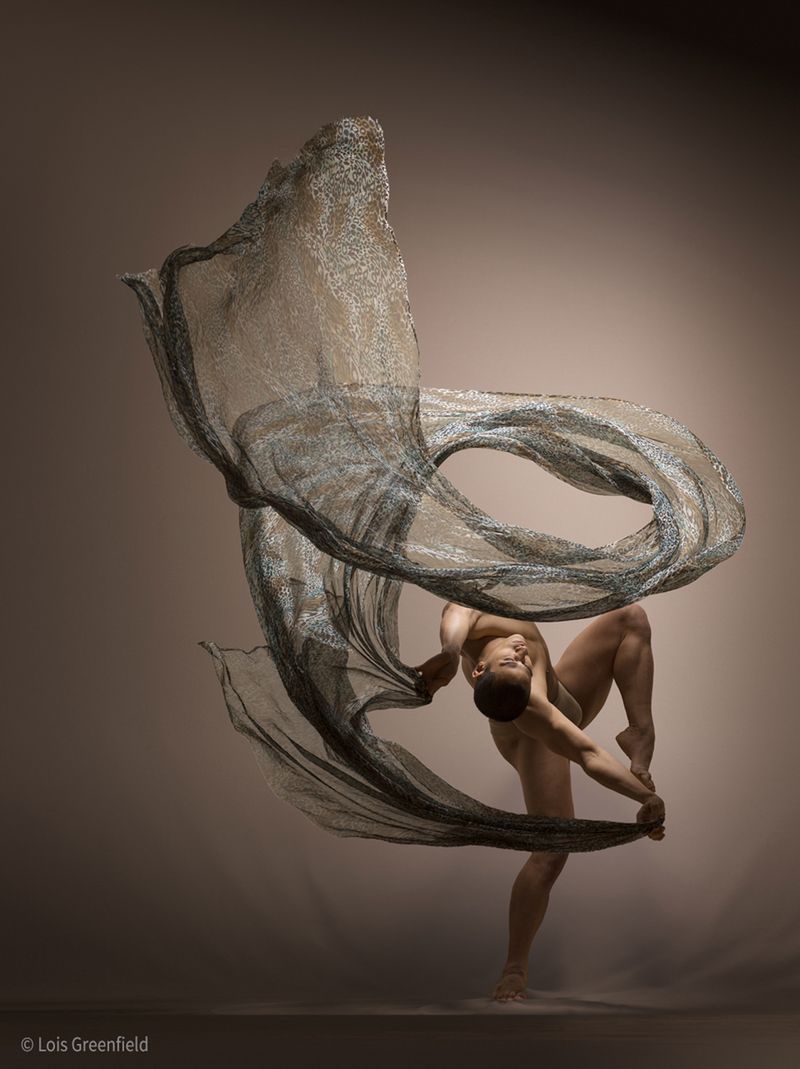 "Ta chwila może istnieć tylko na fotografii" - Lois Greenfield opowiada o fotografowaniu tancerzy Haselbladem z lat 80. 8