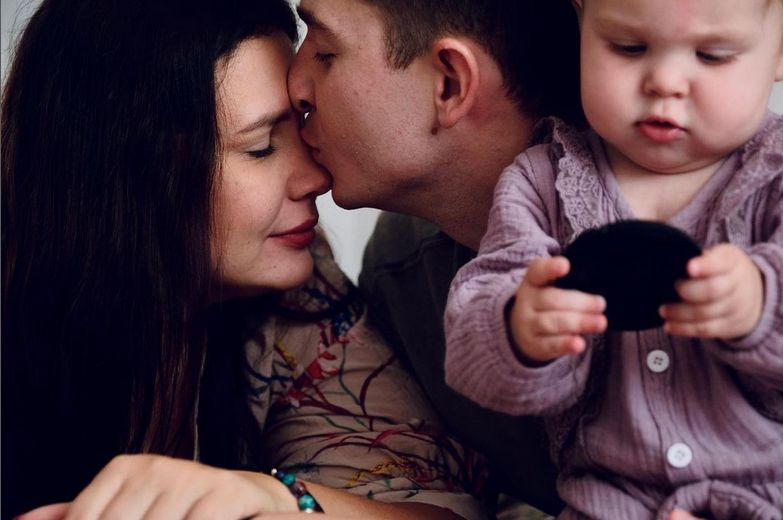 Marina z drugim mężem i córeczką