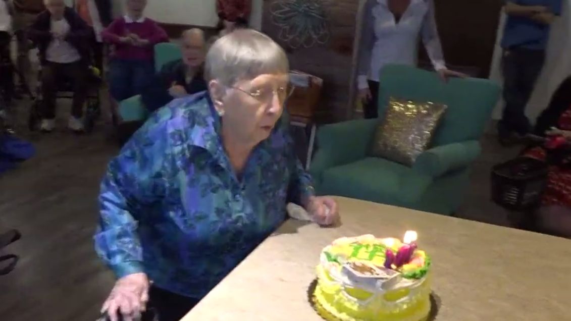 Ma 104 lata i twierdzi, że dietetyczna cola jest kluczem do długowieczności