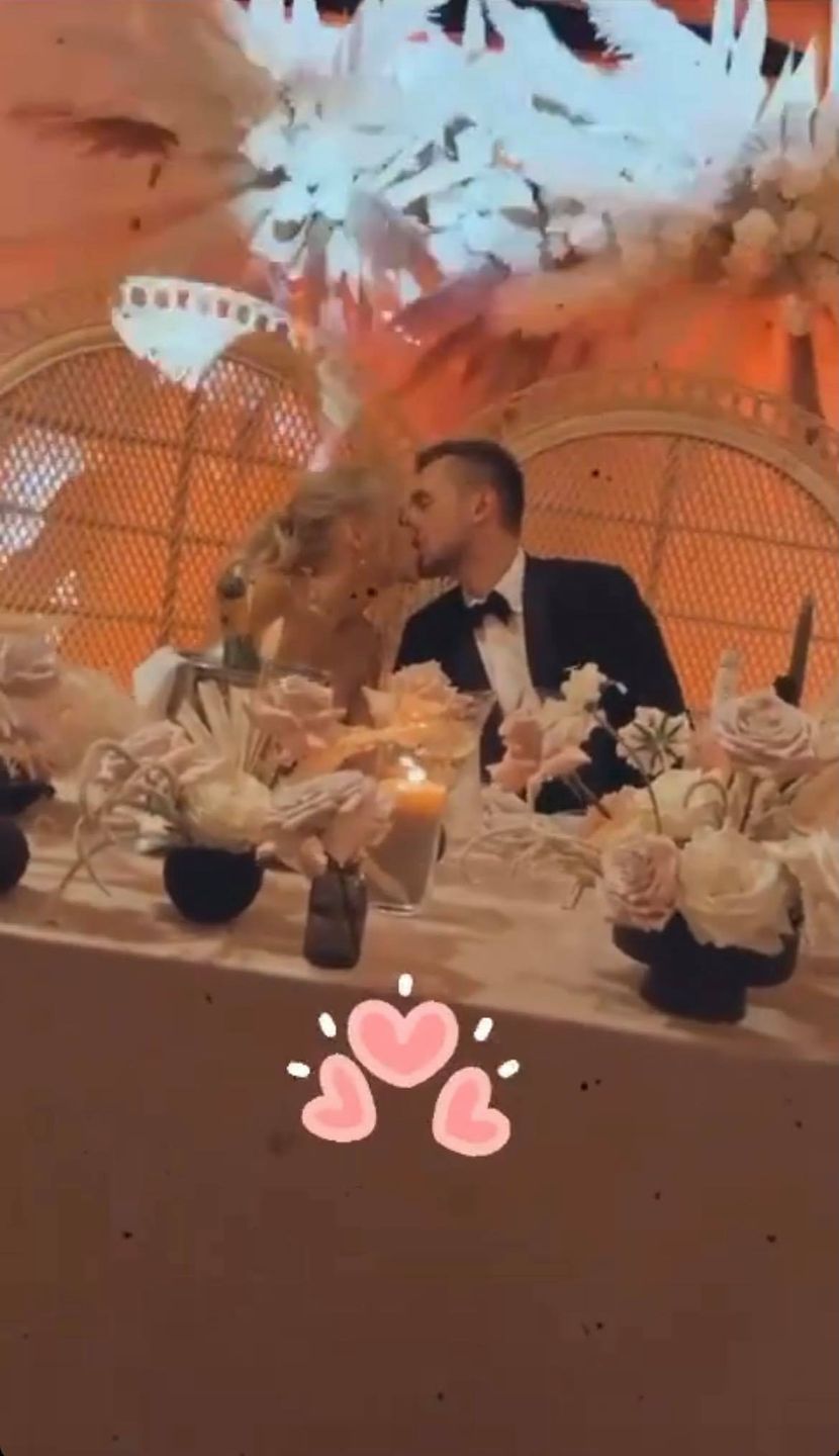 Żona Bartosza Kurka na ślubie Mateusza Bieńka