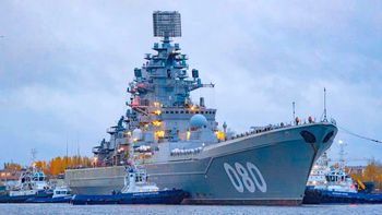 Rosyjski "biały słoń". "Admirał Nachimow" to największy okręt wojenny na świecie