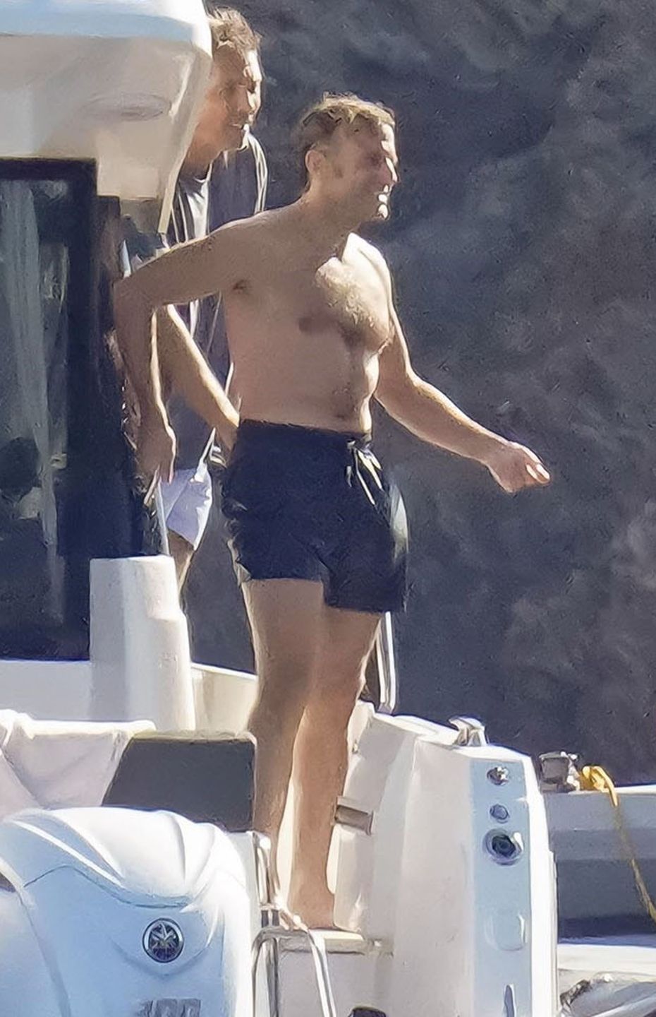 Emmanuel Macron korzysta z życia na jachcie 