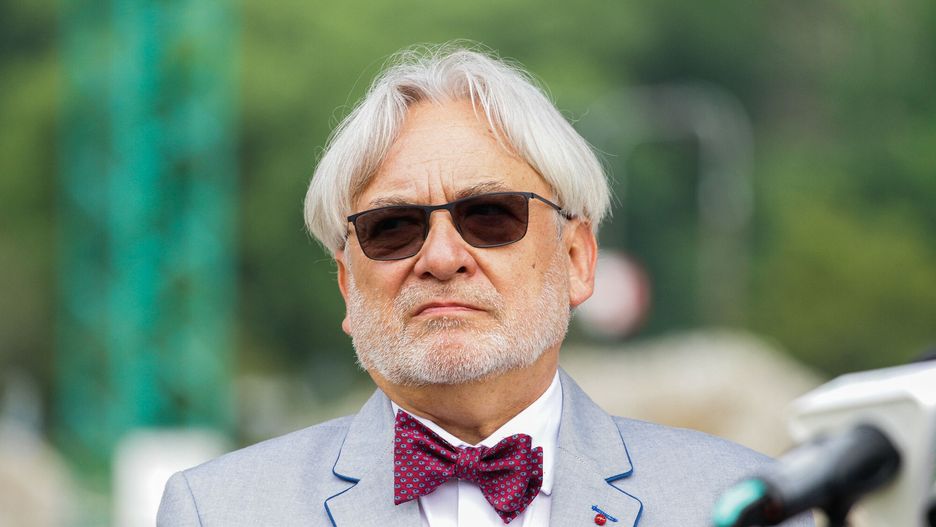 Uderzenie w prof. Maksymowicza. Media wskazują źródło ataku