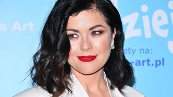 Pozbawiona makijażu Katarzyna Cichopek pozdrawia fanów w samym ręczniku (FOTO)