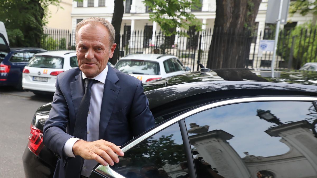 Donald Tusk
Warszawa, 23.07.2021. Pe�ni�cy obowi�zki przewodnicz�cego Platformy Obywatelskiej Donald Tusk w drodze na Rad� Krajow� Nowoczesnej, 23 bm. w Warszawie. (tg/awol) PAP/Tomasz Gzell
Tomasz Gzell
Donald Tusk, Koalicja Obywatelska, limuzyna, nowoczesna, partia, Platforma Obywatelska, PO, PO-KO, polityczna, polityk, polityka, Rada Krajowa Nowoczesnej, samoch�d