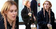 Rumer Willis i jej doczepione warkocze spacerują po Beverly Hills