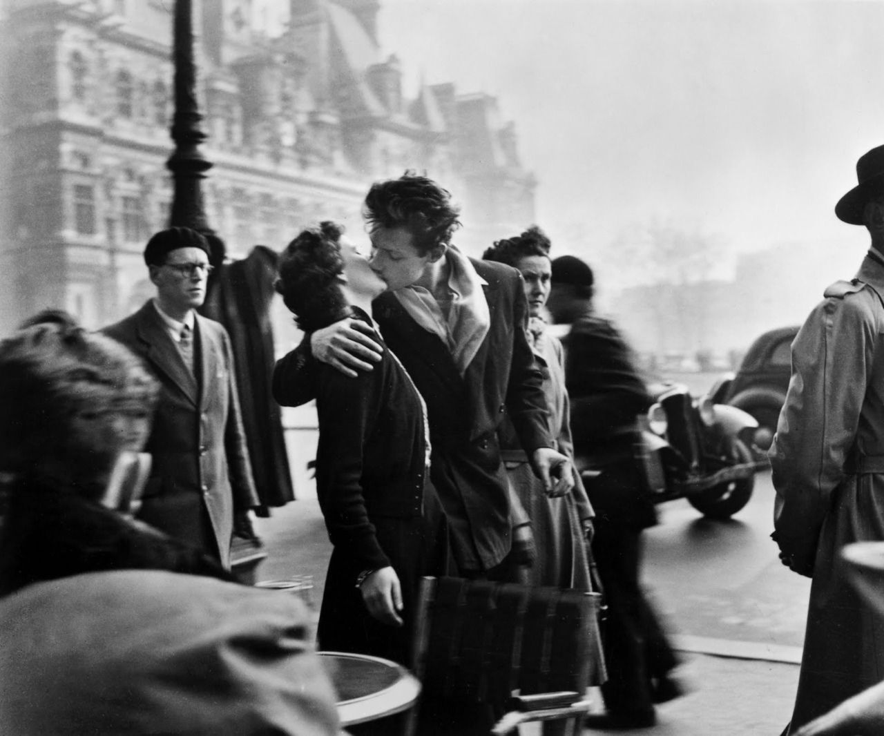 Pocałunek przed ratuszem, 1950 r.