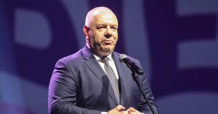 Jacek Sasin nie wiedział, ale i tak powiedział. Teraz przeprasza