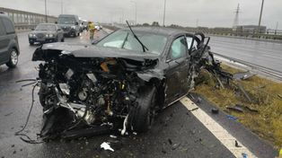 Kierujący BMW M5 spowodował karambol na trasie S8. Auto za około 700 tys. złotych nadaje się do kasacji