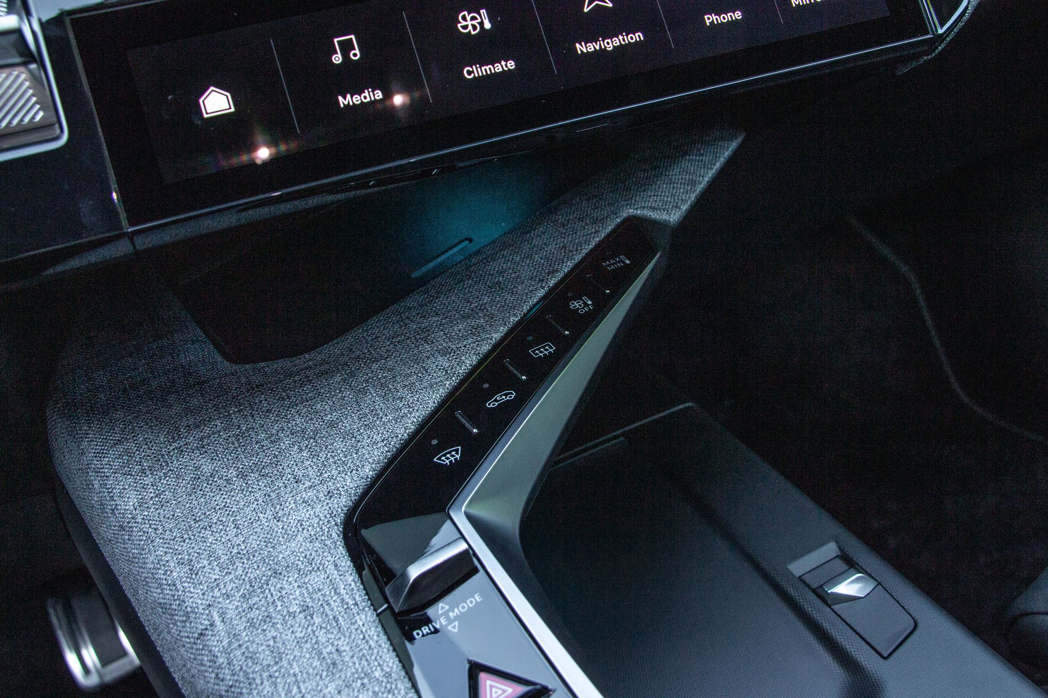 Peugeot e-5008
