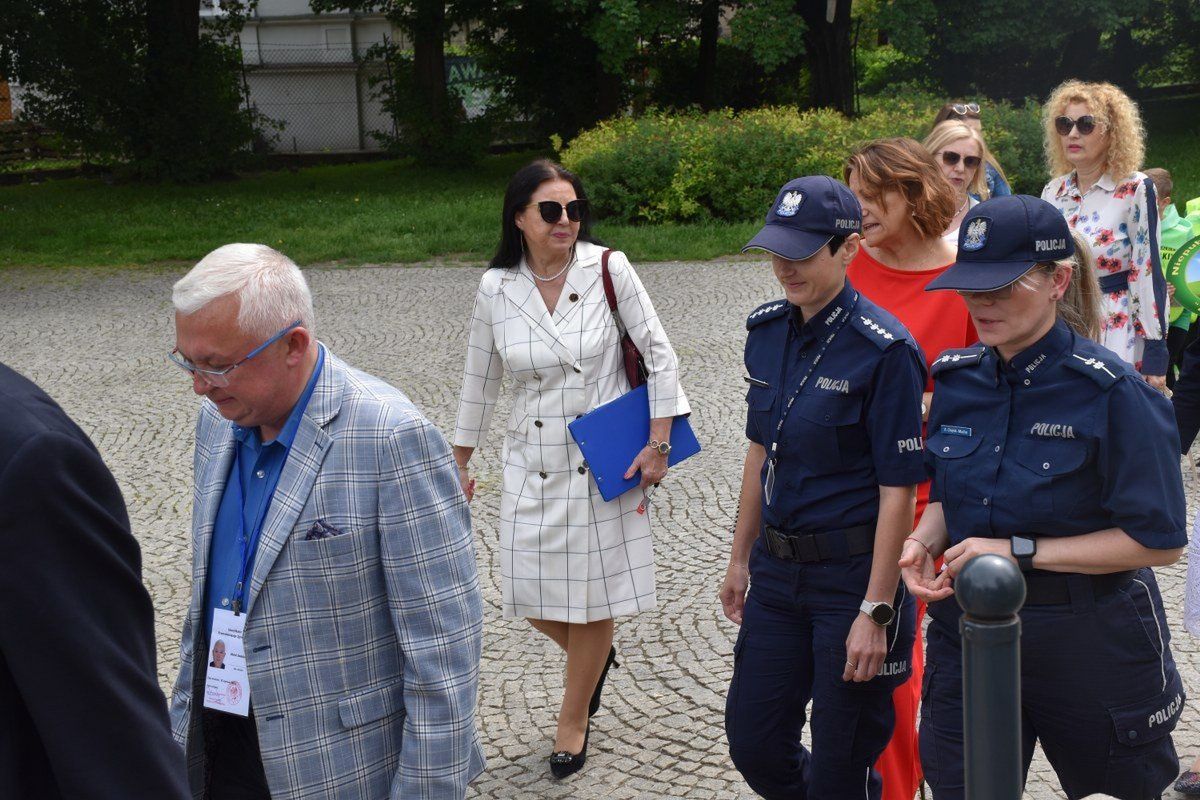 2.06.2025 r. Korowodem, który przemaszerował sprzed baszty Dorotki pod kaliski ratusz rozpoczął się Kaliski Tydzień Zdrowia