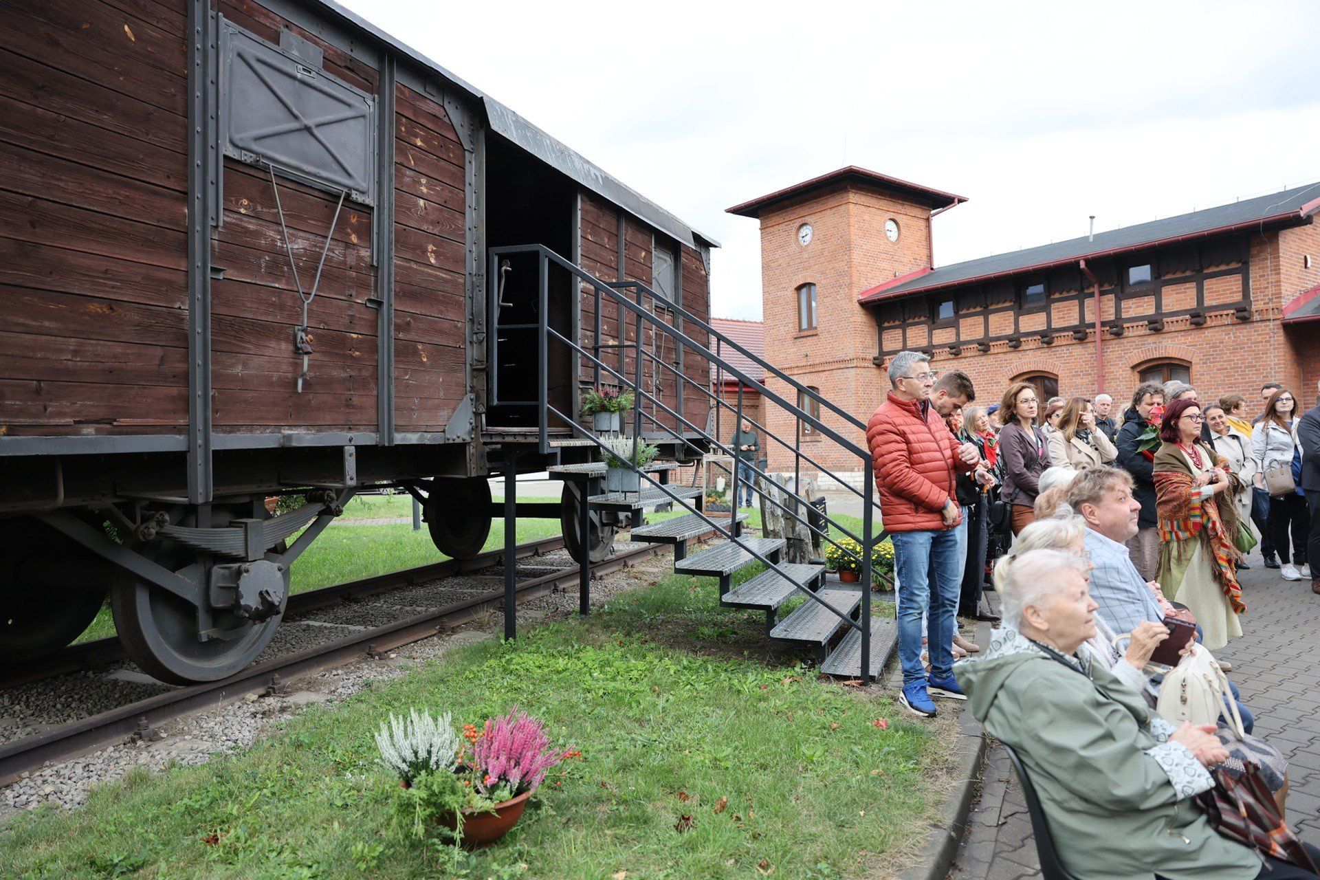 Odsłonięto mural upamiętniający kobiety pohańbione w 1945 roku