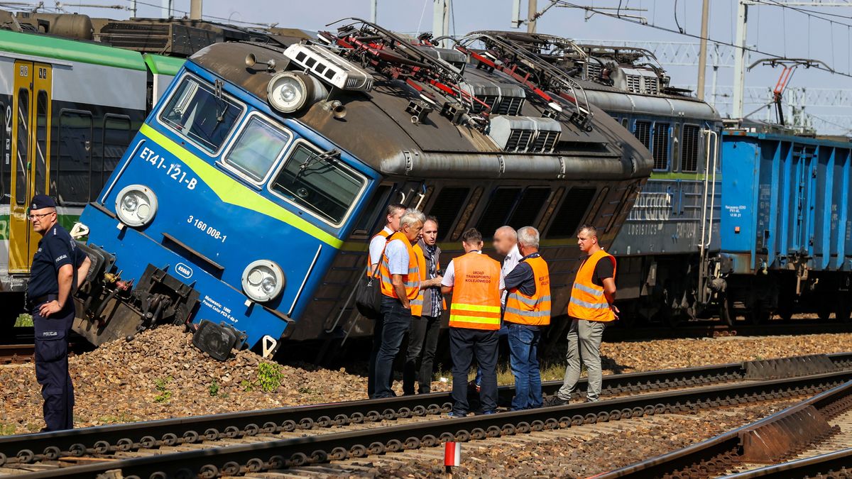 miejsce zderzenia poci�g�w
Marian Zubrzycki
Koleje Mazowieckie, linia kolejowa, poci�g, poci�gi, tor, zderzenie, koleje, kolejowy, transporcie szynowym, transport szynowy, wypadek, zdarzenie