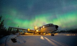 Przerobił zabytkowy samolot. Teraz jest hotelem