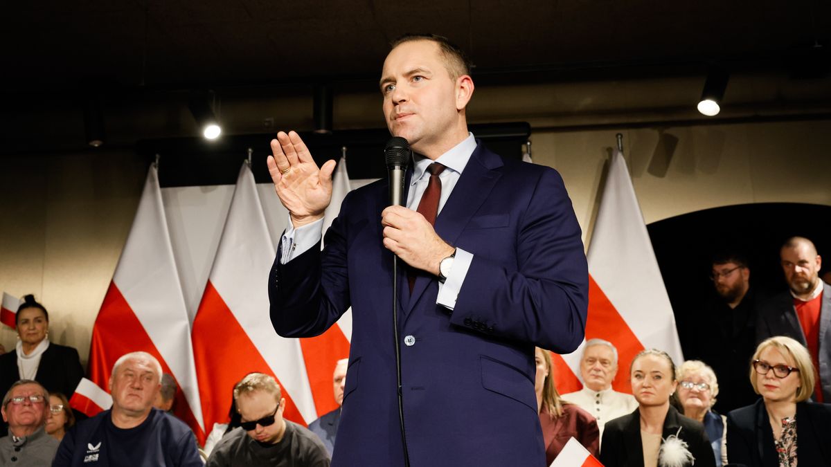 Kalisz, 15.01.2025. Kampania prezydencka 2025. Kandydat Komitetu Obywatelskiego w wyborach na prezydenta RP, popierany przez Prawo i Sprawiedliwość, prezes Instytutu Pamięci Narodowej Karol Nawrocki podczas spotkania z sympatykami, 15 bm. w Kaliszu. (ad) PAP/Tomasz Wojtasik