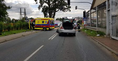 Tragedia w Małopolsce. Wypadek karetki. Wiozła pacjenta chorego na COVID-19