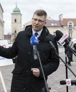 Marcin Warchoł znów bez maseczki. Są tłumaczenia polityka
