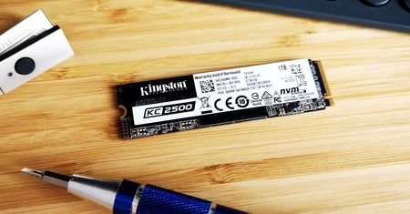 Kingston KC2500 SSD PCIe - zobacz ile jest szybszy od twojego starego SSD SATA