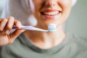 5 najczęstszych błędów przy myciu zębów. Sprawdź, czy ich nie popełniasz