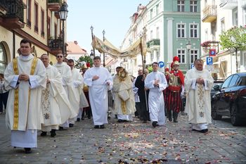 Boże Ciało w Kaliszu. Uroczysta procesja przeszła ulicami miasta