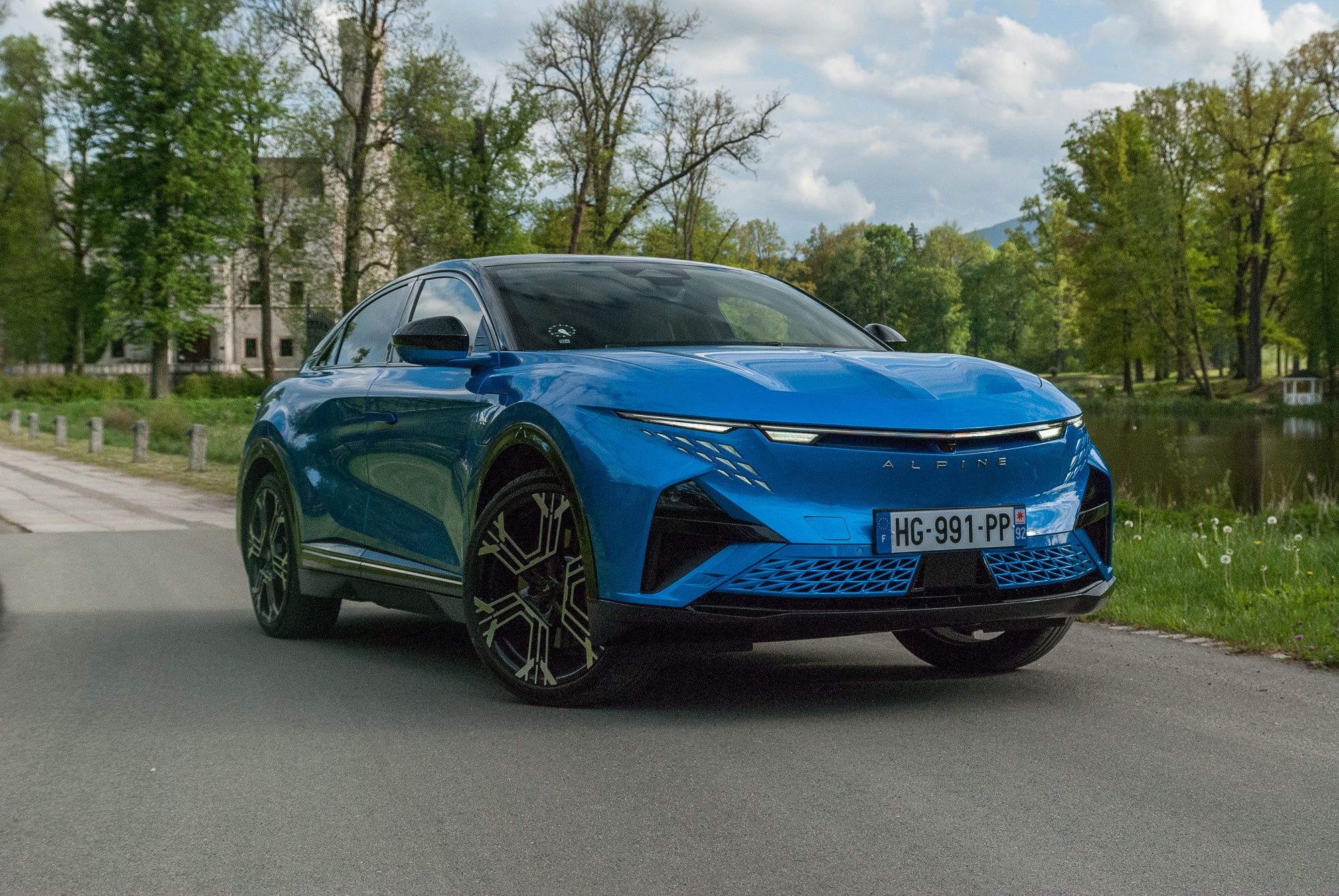 Alpine A390