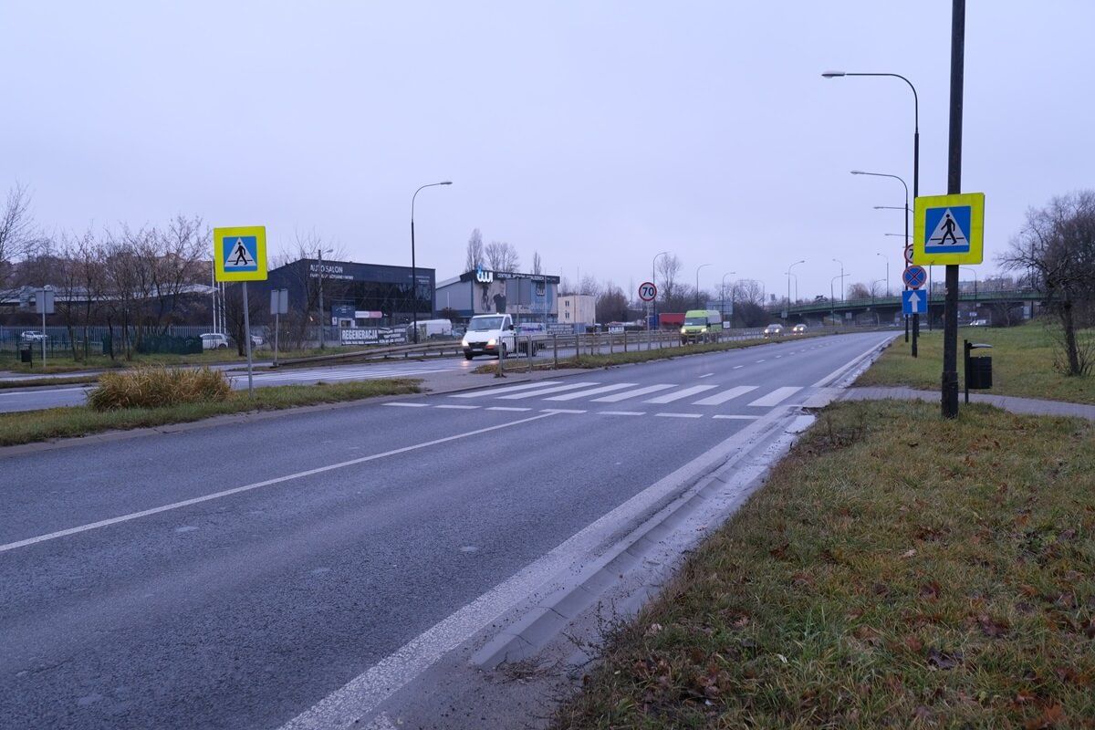 Przejście dla pieszych na al. Tysiąclecia przy ul. Działkowej