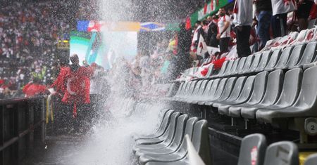 Euro 2024. Ulewa nad stadionem w Dortmundzie. Kibice musieli uciekać