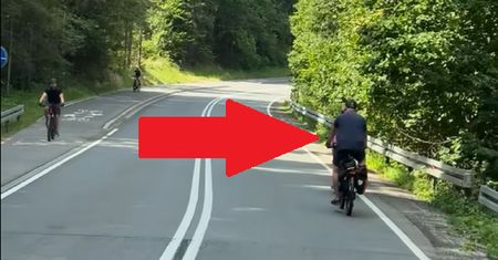 "Ścieżka obok, a oni jadą jezdnią". Nagranie z Pienin wywołało burzę