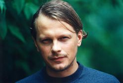 Piotr Szwedes od lat jest z tą samą kobietą. Ale jego walizki wciąż są spakowane