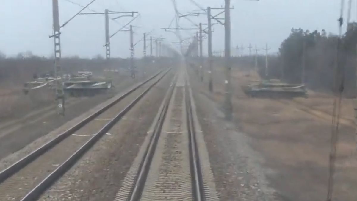 Rosyjskie czołgi na torach 