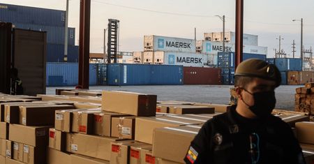 Kokaina nie mieści się już w policyjnych magazynach. Robią z niej betonowe bloki