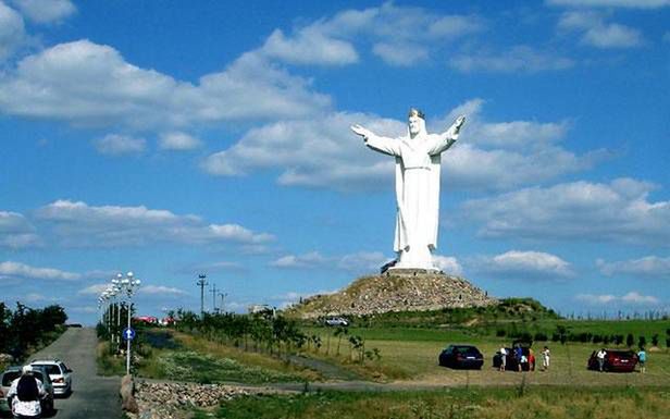 Największe pomniki świata. Korea Północna, Afryka i Mongolia zawstydzają Statuę Wolności 17